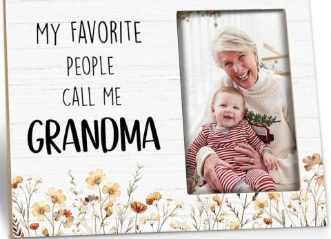 10 Thoughtful First Time Grandparents Gifts They’ll Actually Love