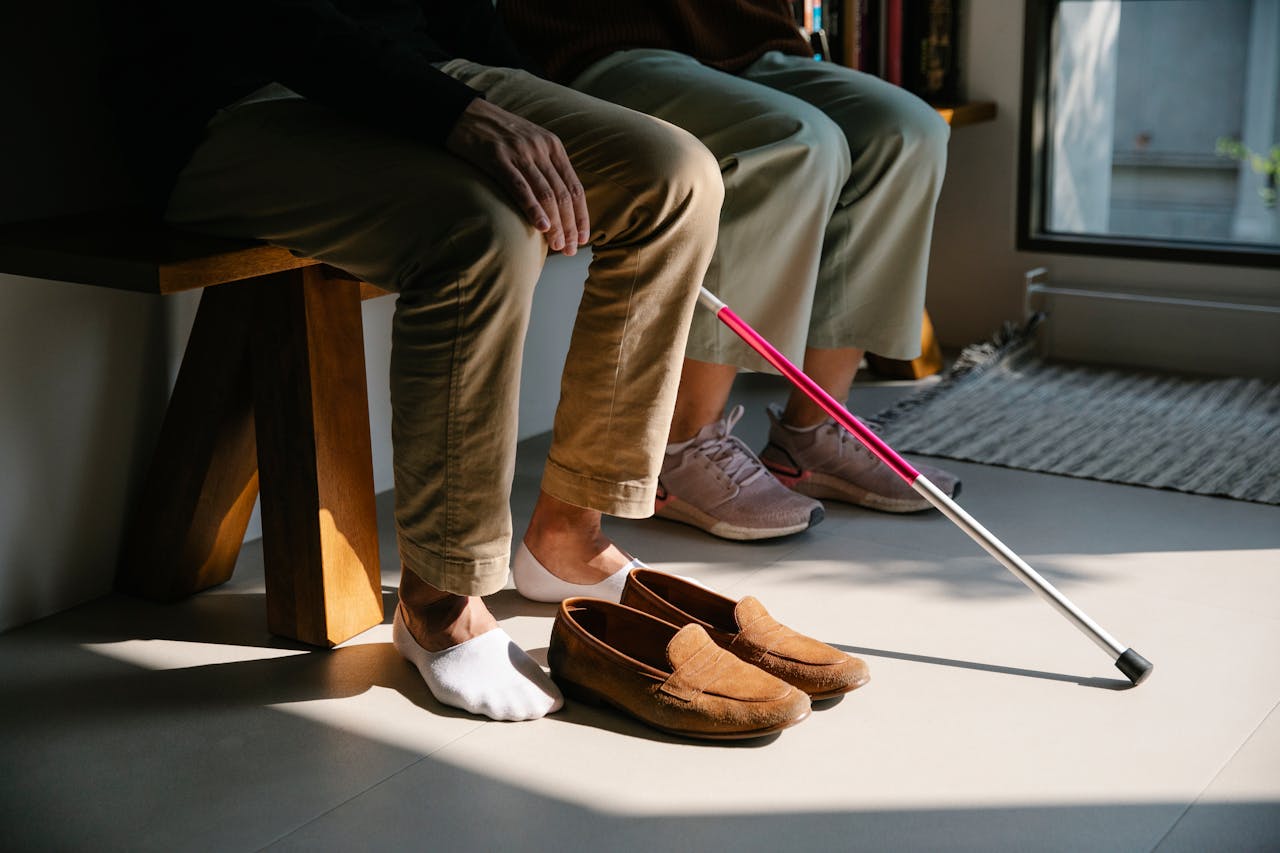6 Best Shoes for Seniors with Swollen Feet