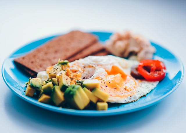 healthy breakfast blue plate